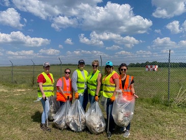 365x274LitterVolunteers